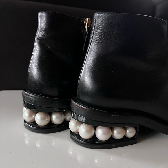 NICHOLAS KIRKWOOD BLACK
LEATHER 'CASATI' PEARL ANKLE
BOOTS SIZE 37 - Picture 7 of 11
